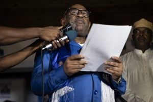 Presidente de Comores é reeleito no 1º turno; oposição alega fraude