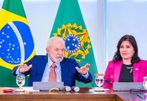 Lula repete compromisso de isentar do IR quem ganha até R$ 5 mil