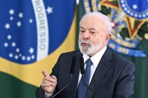 Eleição na Venezuela só será válida se oposição não se comportar como Bolsonaro, diz Lula