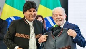 ‘Ser persona non grata para um governo que comete massacres é um privilégio’, diz Evo sobre Lula