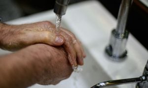 Governo publica regras para a tarifa social de água e esgoto; entenda como ter acesso ao benefício