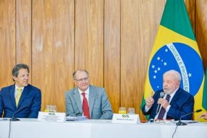 Economia do Brasil cresce 2,9% em 2023, aponta IBGE