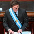 Justiça argentina ordena que governo Milei entregue alimentos a cozinhas comunitárias