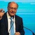 Governo prepara linha de crédito de R$ 15 bilhões a grandes empresas do RS, diz Alckmin