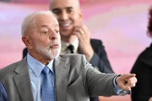 Lula tenta encerrar greve e convoca reitores de universidades federais para reunião