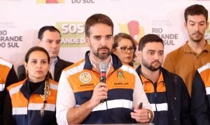 Eduardo Leite cobra que o governo Lula pague parte dos salários no RS