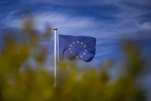 Eleições europeias começam nesta quinta; pesquisas indicam crescimento da extrema-direita no parlamento
