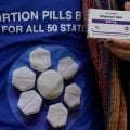 Suprema Corte dos EUA anula decisão que restringe acesso à pílula abortiva