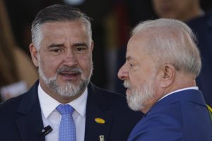 Pimenta só volta a Brasília após o fim da crise no Rio Grande do Sul, diz Lula
