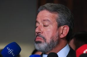 Lira sai em defesa da ‘autonomia’ do BC após crítica de Lula a Campos Neto