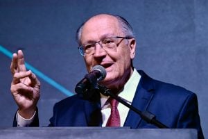 Alckmin fala em redução de gastos e reforça compromisso com o arcabouço fiscal