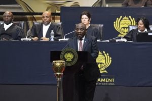 Cyril Ramaphosa é reeleito presidente da África do Sul após alcançar um acordo de coalizão