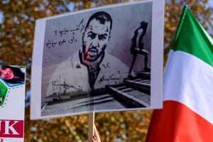 Supremo Tribunal do Irã anula condenação de rapper à morte