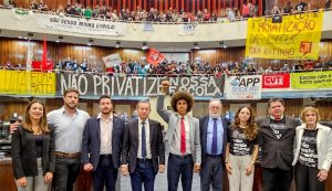 'Afronta': entidades reagem à privatização da gestão de escolas do Paraná