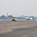 Anac começa a retirar aviões que ficaram ilhados do aeroporto de Porto Alegre