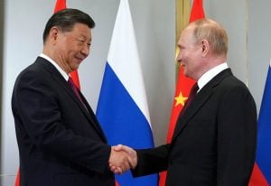 Xi e Putin defendem um mundo 'multipolar' em reunião de cúpula no Cazaquistão