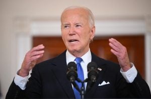 Biden insiste em seguir como candidato e promete 'vencer novamente'