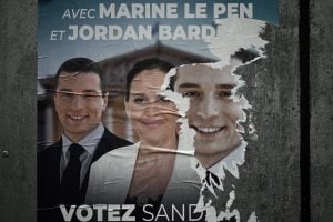 Mais de 200 candidatos se retiram das legislativas na França para frear a extrema-direita