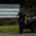 Ex-assessor de Trump, Steve Bannon vai à prisão para cumprir 4 meses de pena